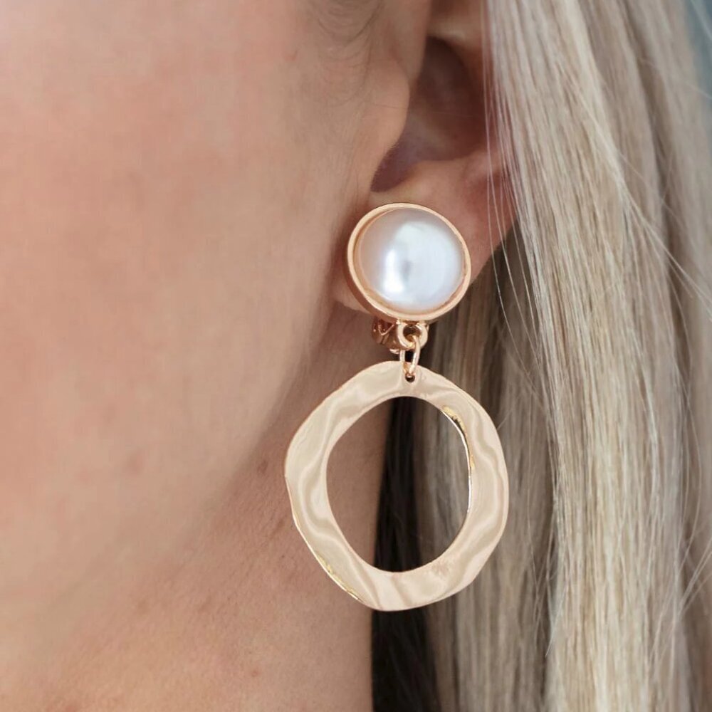 Vintage Veracity - Gold Earrings - Vintage